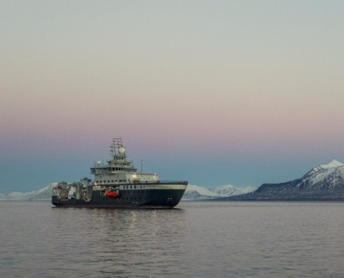 Forskningsfartøy på vann