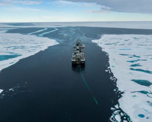 Forskningsskip i havet